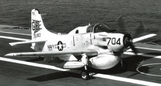 AD-5W Skyraider