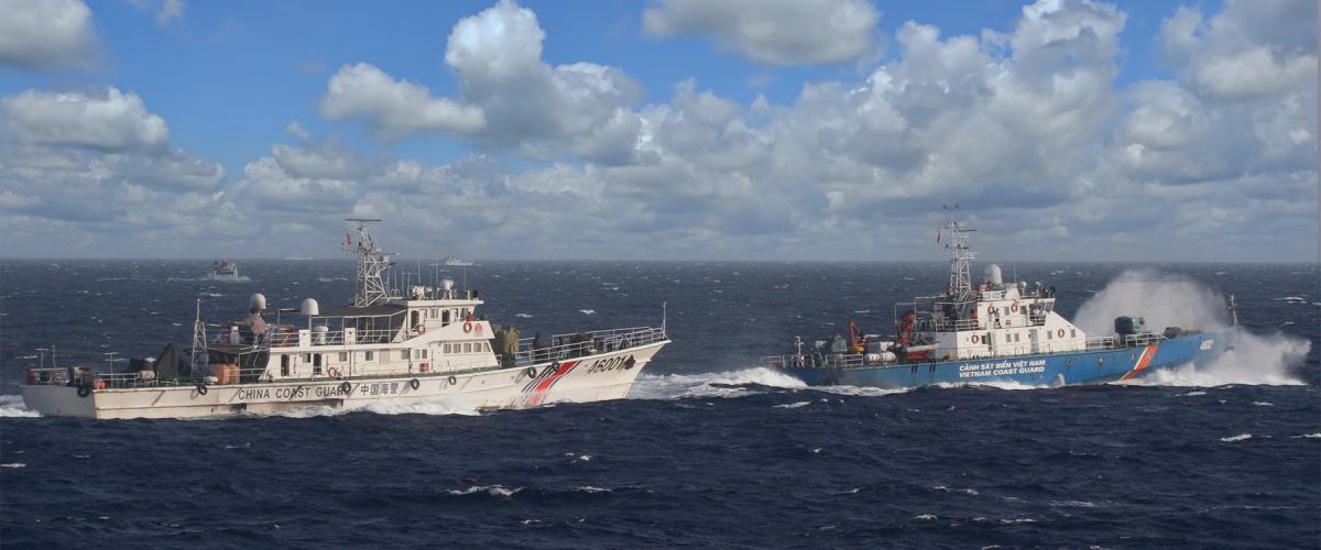 China Coast Guard ship (left) and a Vietnam Marine Guard ship (right) 